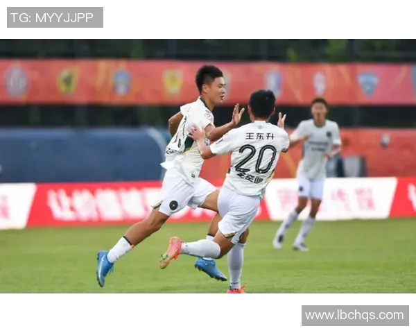 成都足球队在奥运会积分榜上以64分稳居第一名展现强劲实力 成都足球队在奥运会积分榜上以64分稳居第一名展现强劲实力