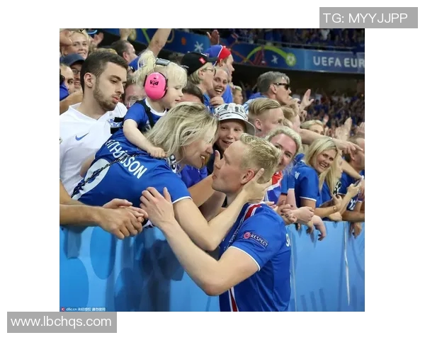 足球明星与女友甜蜜瞬间大曝光幸福生活尽在镜头之中 足球明星与女友甜蜜瞬间大曝光幸福生活尽在镜头之中