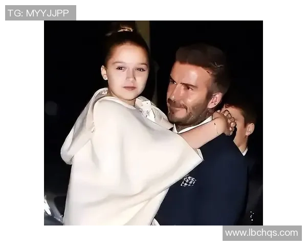 足球明星温馨瞬间抱娃照片集锦展现亲子情深与运动魅力 足球明星温馨瞬间抱娃照片集锦展现亲子情深与运动魅力