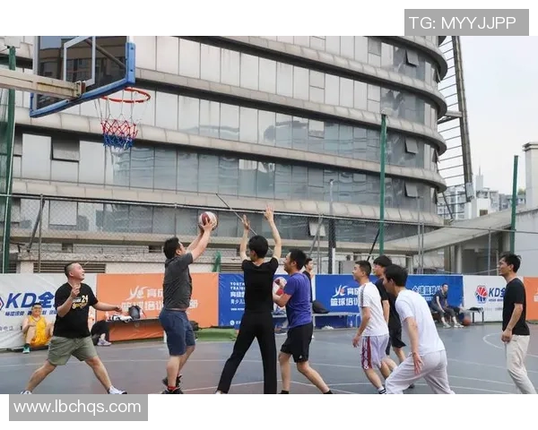 成都篮球队灵活性揭秘：如何在赛场上展现团队智慧与个人技巧